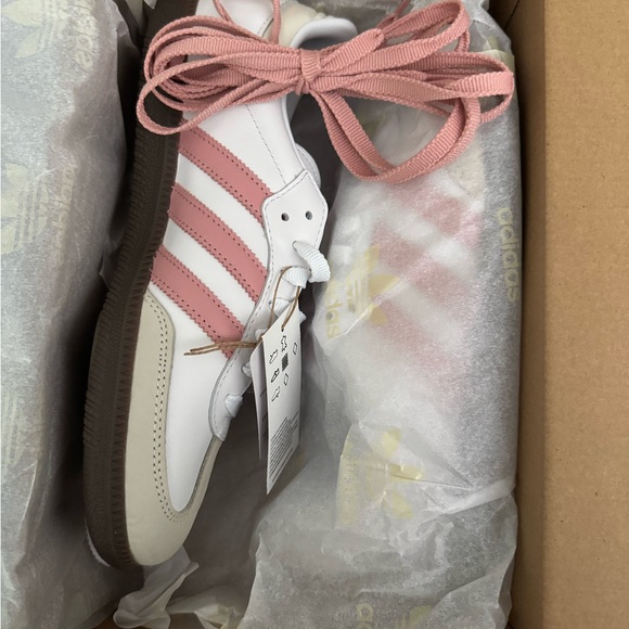 Adidas Samba Women's White and Pink Sneakers - Picture 4 of 5